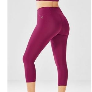 Fabletics capris Dark Rose Small